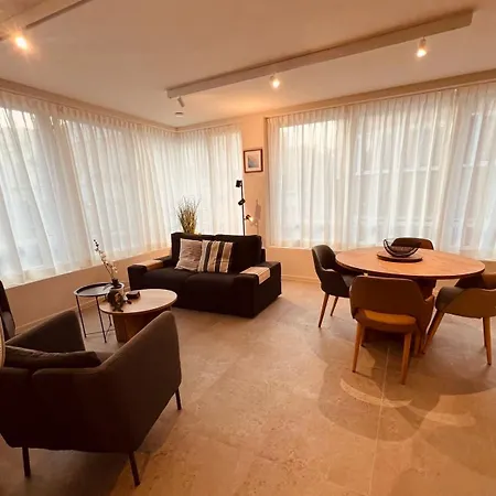 Christina's 2bed-third Floor Apartment